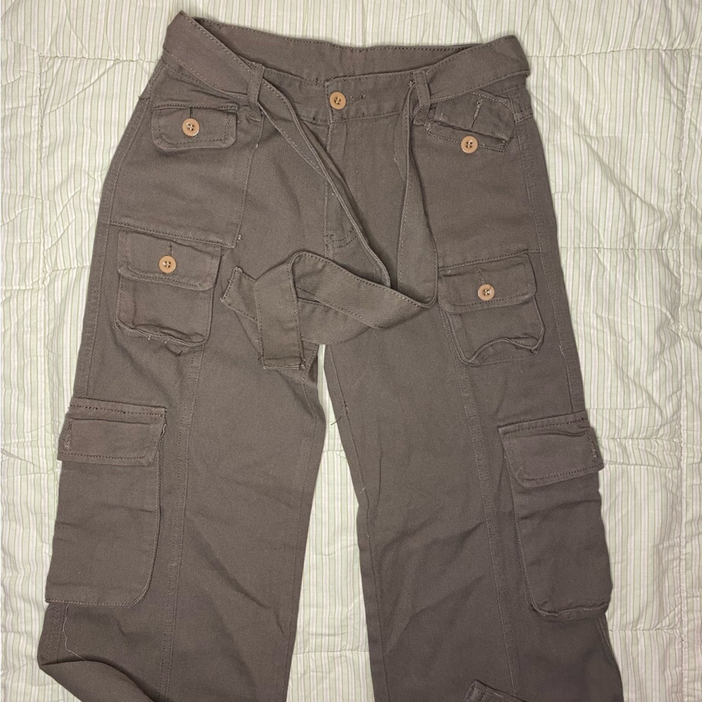insane y2k cargo jeans w lots of pockets
